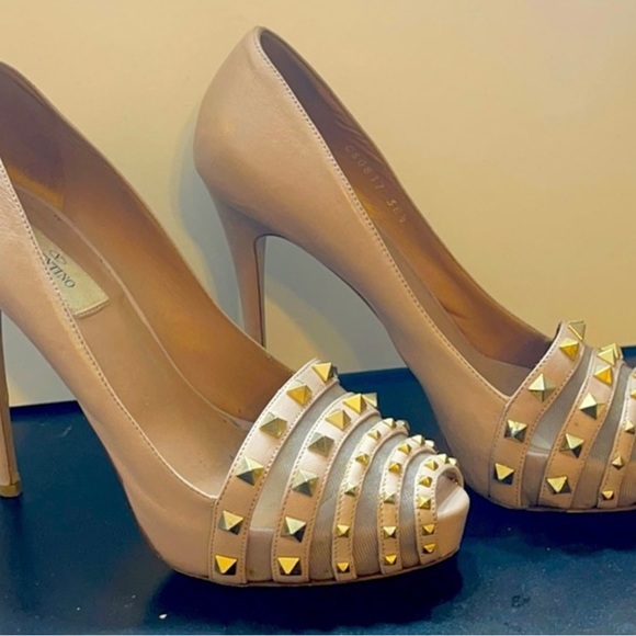 Valentino Nude Tan Rockstud Heels 38.5 - Picture 2 of 5